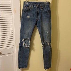 Distressed Levi’s 501 Skinny Jeans